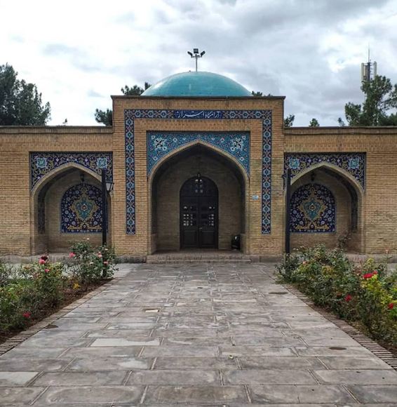 مقبره ملاهادی سبزواری، دانشمند فلسفه و علوم اسلامی